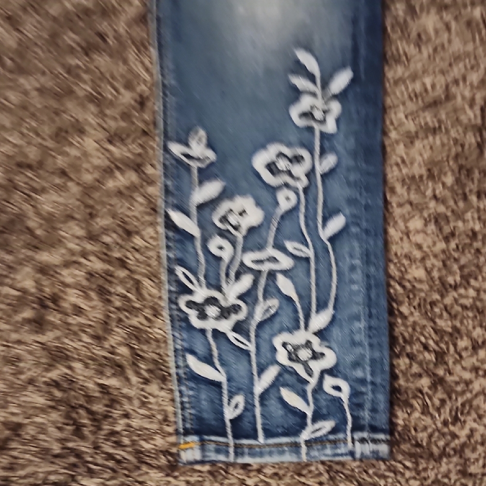 Miss Me Blue Ankle Cropped Jeans with Embroidery - Picture 6 of 9